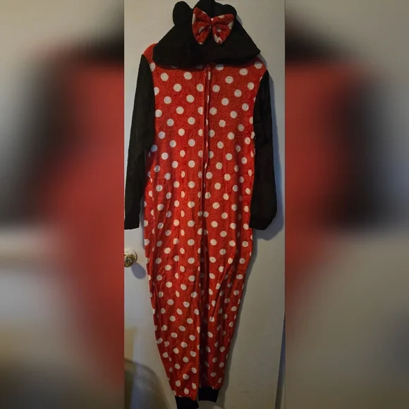 Disney Red and Black Polka Dot Womsn Footie B3 - Picture 4 of 4
